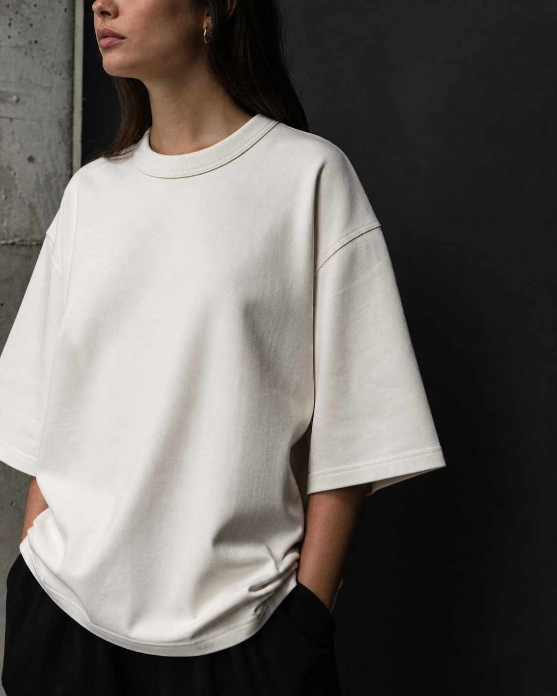 Detalle de una polera SizeLux de algodón premium