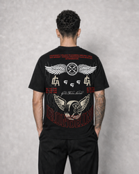 Polera Iron GYM - Winged Training Crest, modelo espalda